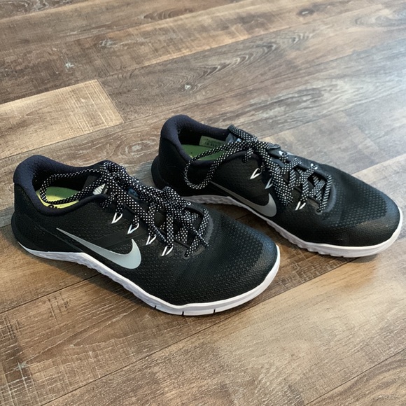 Women’s Nike Metcon 4 Size 9 - Picture 2 of 8